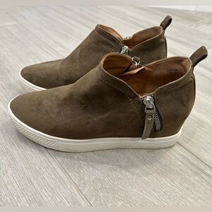 Susina Olive Green Women's Wedge Sneakers with Zip Closure Size 7